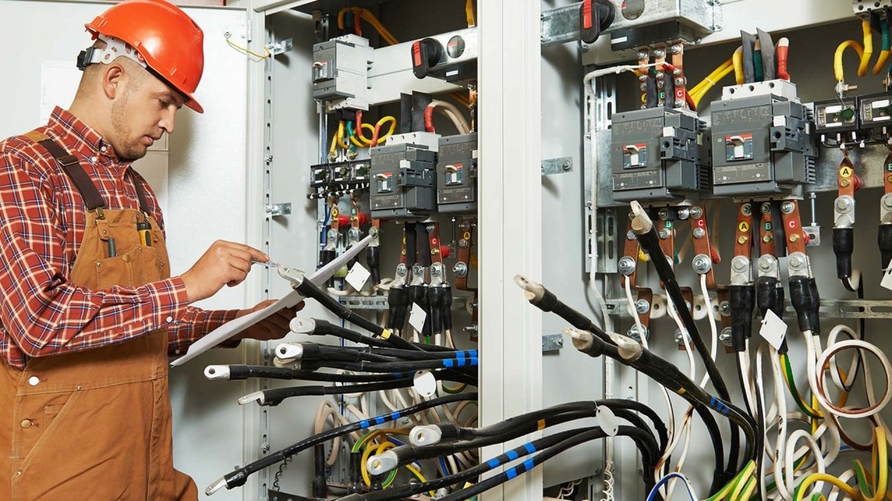 electrical-contractor-electrician-720p-061